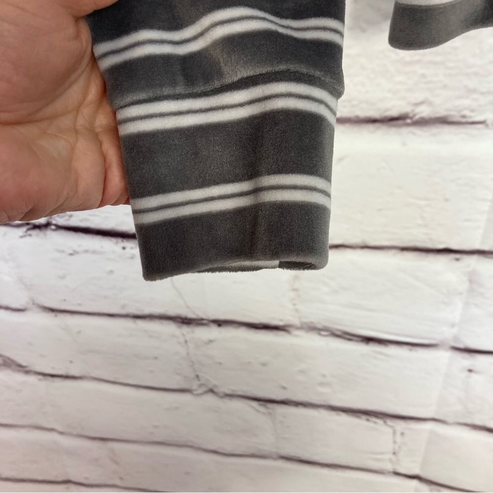 American Eagle Gray and White Striped Velour Hoodie SZ M Kangaroo Pocket - Picture 9 of 13